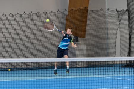 Brucker Nachwuchsspieler dürfen in der Tennishalle trainieren